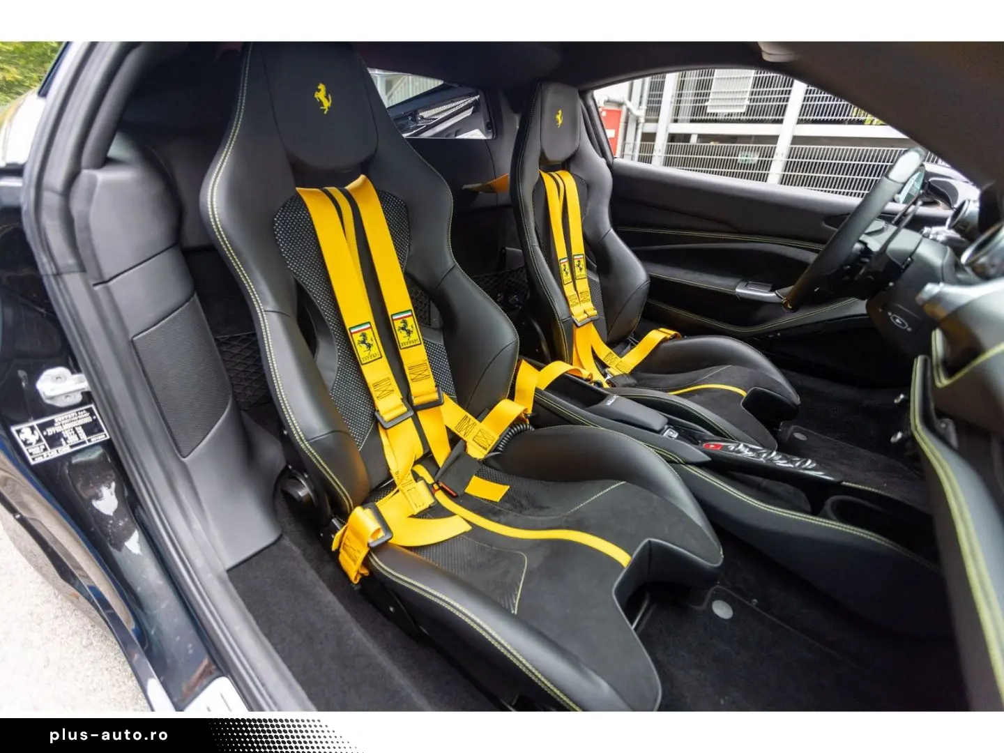 FERRARI F8 Tributo 1. Hand Carbon Rennsitze