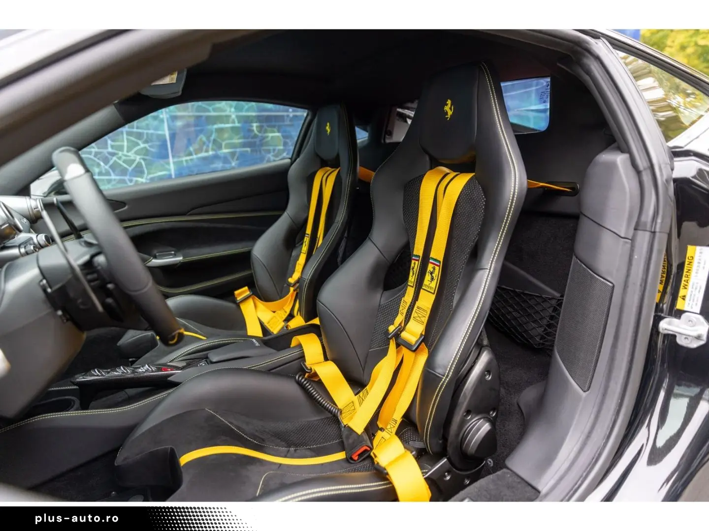 FERRARI F8 Tributo 1. Hand Carbon Rennsitze