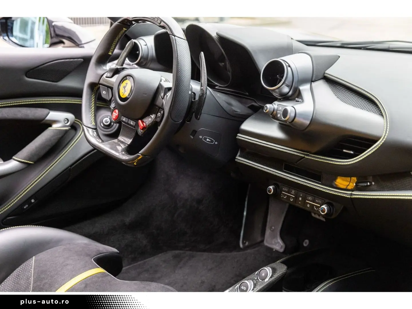 FERRARI F8 Tributo 1. Hand Carbon Rennsitze