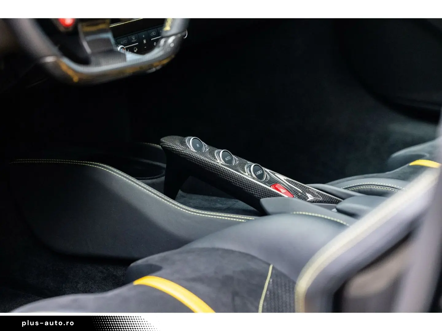 FERRARI F8 Tributo 1. Hand Carbon Rennsitze