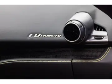 FERRARI F8 Tributo 1. Hand Carbon Rennsitze