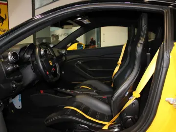 FERRARI F8 TRIBUTO COUPE GIALLO