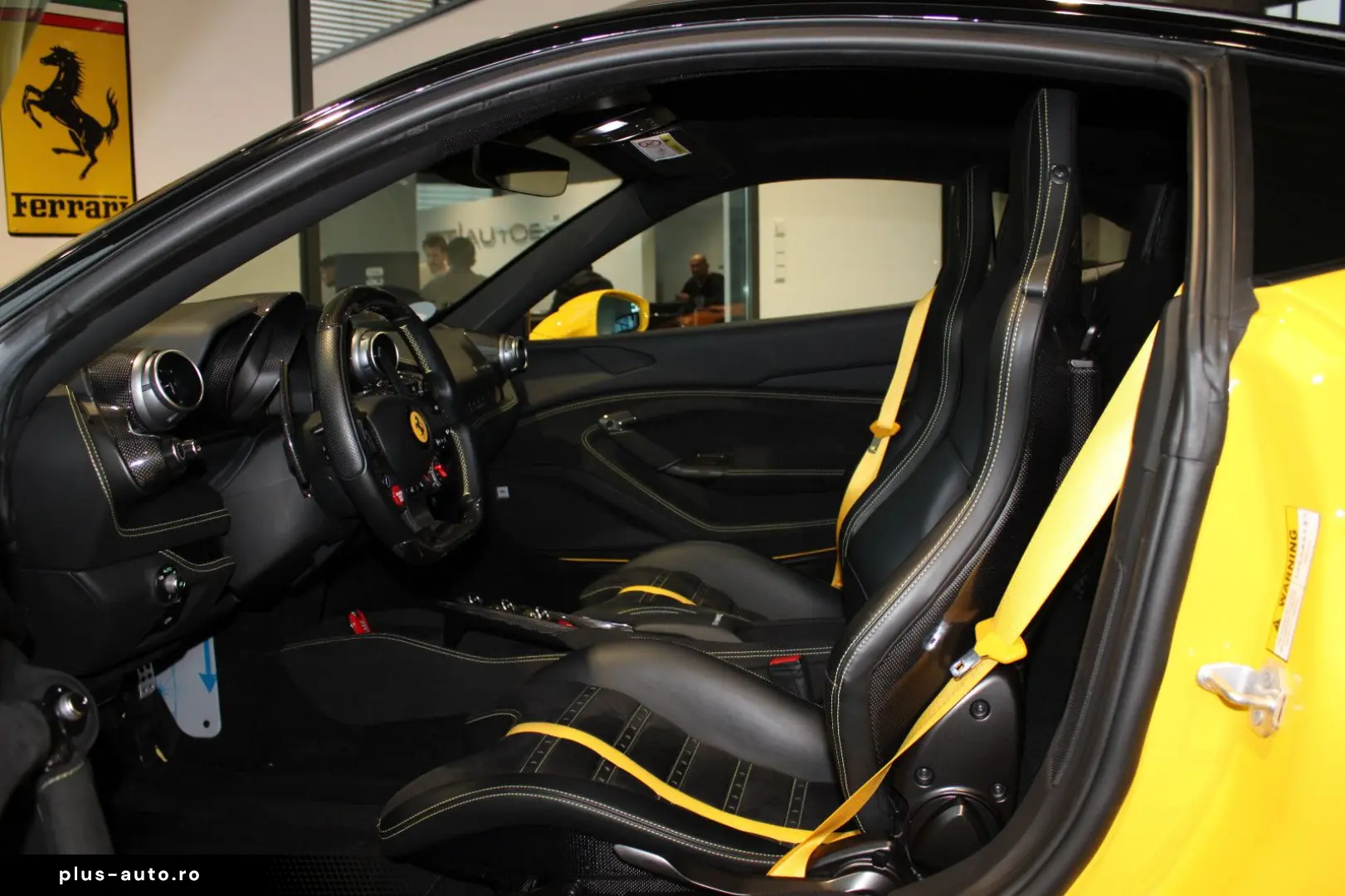 FERRARI F8 TRIBUTO COUPE GIALLO