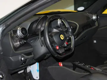 FERRARI F8 TRIBUTO COUPE GIALLO