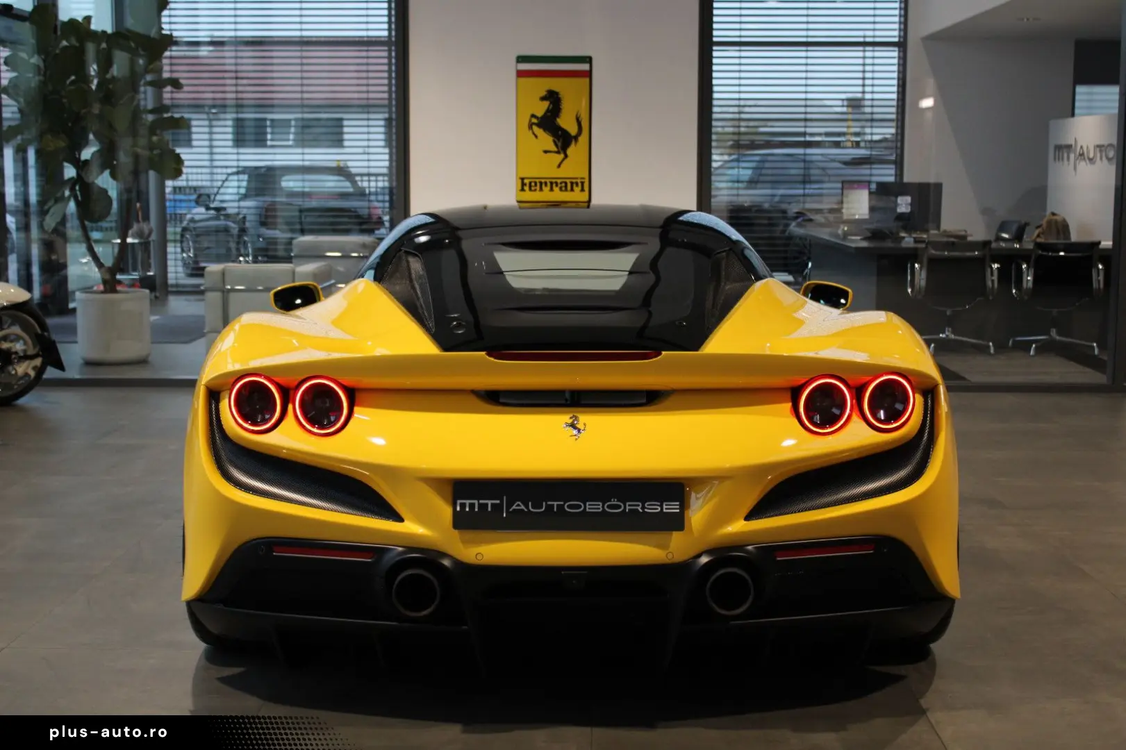 FERRARI F8 TRIBUTO COUPE GIALLO