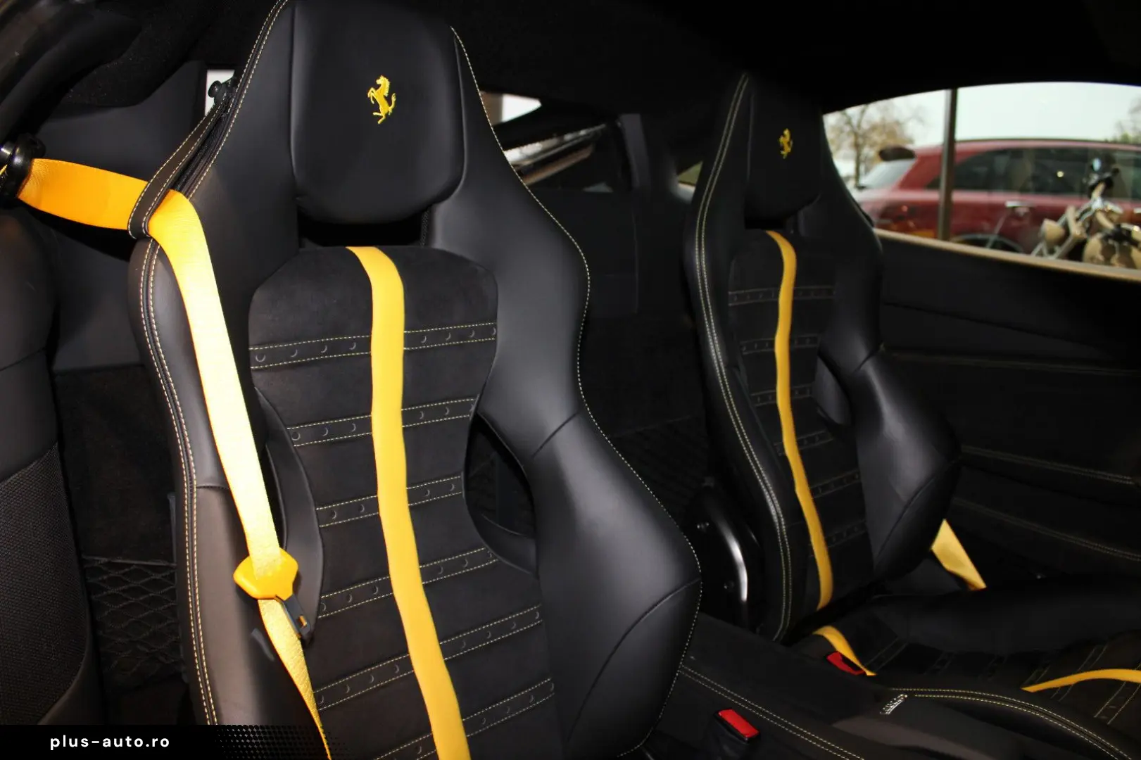 FERRARI F8 TRIBUTO COUPE GIALLO