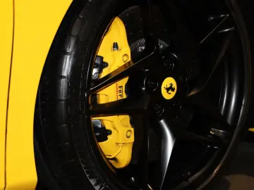 FERRARI F8 TRIBUTO COUPE GIALLO