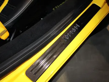 FERRARI F8 TRIBUTO COUPE GIALLO