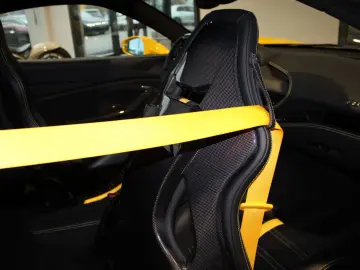 FERRARI F8 TRIBUTO COUPE GIALLO