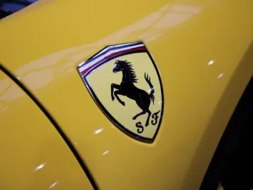 FERRARI F8 TRIBUTO COUPE GIALLO