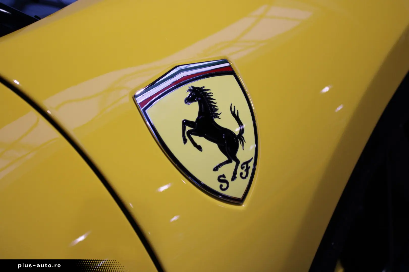 FERRARI F8 TRIBUTO COUPE GIALLO