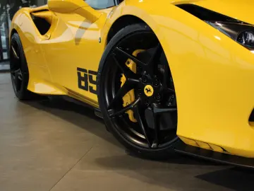 FERRARI F8 TRIBUTO COUPE GIALLO