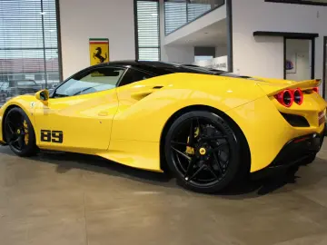 FERRARI F8 TRIBUTO COUPE GIALLO