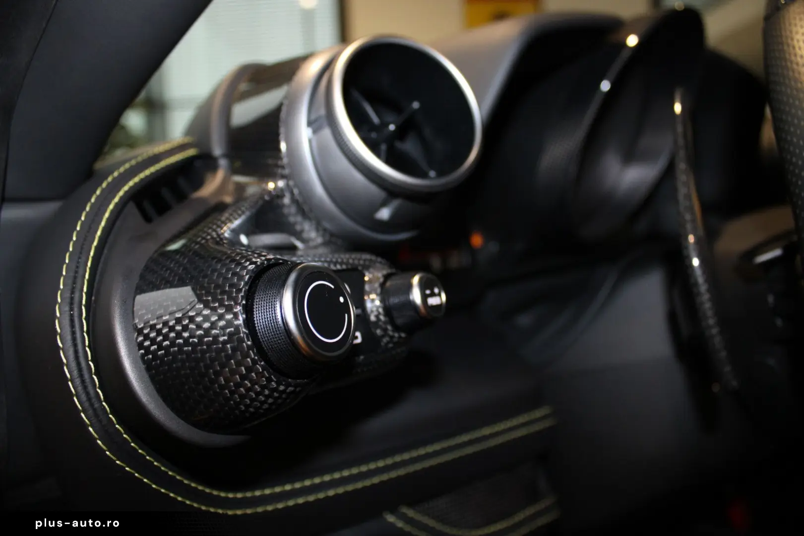 FERRARI F8 TRIBUTO COUPE GIALLO