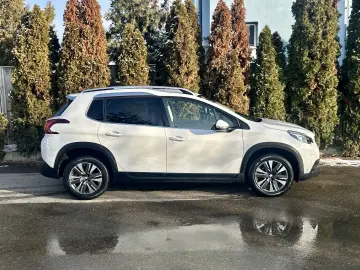Peugeot 2008   2017  navigatie  136.000 km  garantie  rate