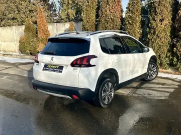 Peugeot 2008   2017  navigatie  136.000 km  garantie  rate