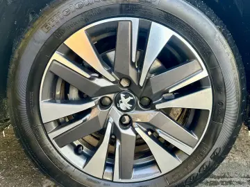 Peugeot 2008   2017  navigatie  136.000 km  garantie  rate