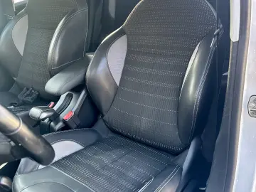 Peugeot 2008   2017  navigatie  136.000 km  garantie  rate