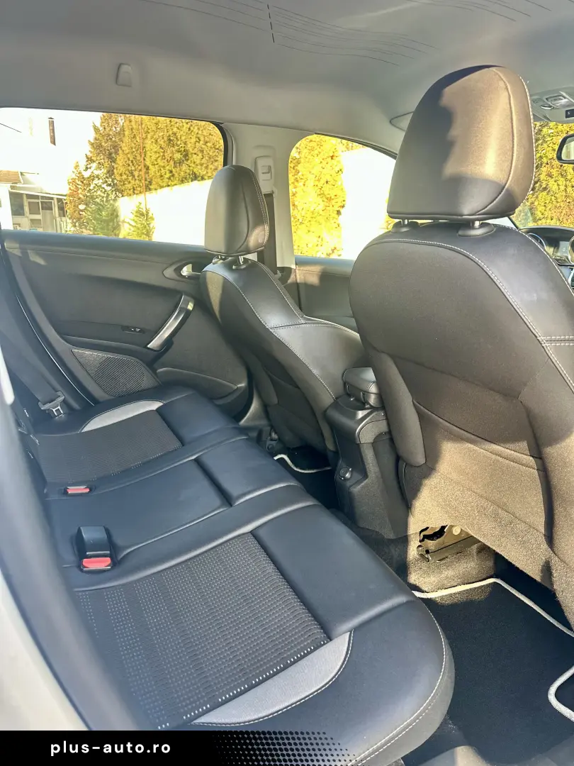 Peugeot 2008   2017  navigatie  136.000 km  garantie  rate