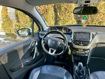 Peugeot 2008   2017  navigatie  136.000 km  garantie  rate