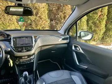 Peugeot 2008   2017  navigatie  136.000 km  garantie  rate