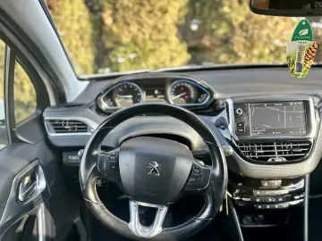 Peugeot 2008   2017  navigatie  136.000 km  garantie  rate