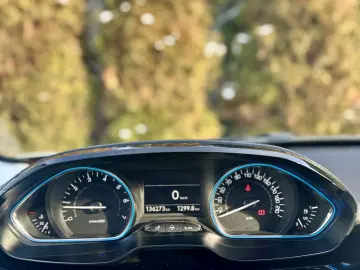 Peugeot 2008   2017  navigatie  136.000 km  garantie  rate