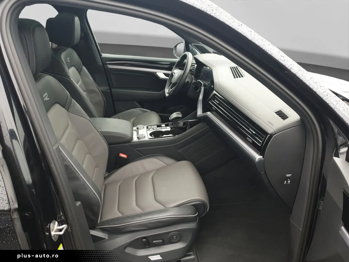 VW Touareg 3.0 TSI R-LINE BLACK LM21 PANO ST.HEIZ L