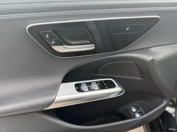 MERCEDES-BENZ E 300 e 4M AMG Sport Night