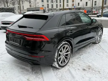 AUDI Q8 55 TFSI S-line  Matrix Raute Stdhz Allradlenk