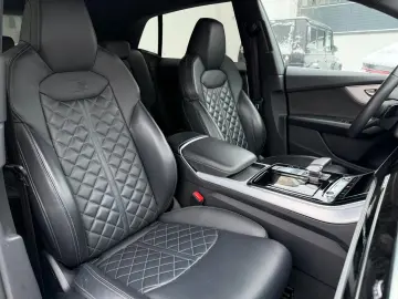 AUDI Q8 55 TFSI S-line  Matrix Raute Stdhz Allradlenk