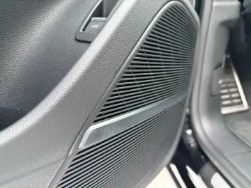 AUDI Q8 55 TFSI S-line  Matrix Raute Stdhz Allradlenk