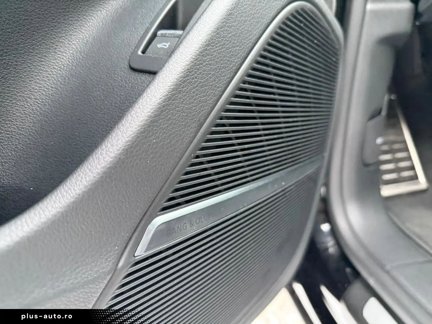 AUDI Q8 55 TFSI S-line  Matrix Raute Stdhz Allradlenk