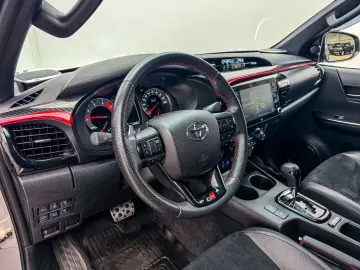 TOYOTA Hilux 2.8 D4-D GR Sport