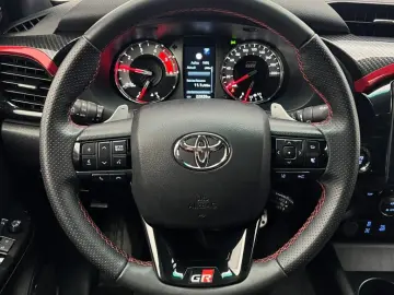 TOYOTA Hilux 2.8 D4-D GR Sport