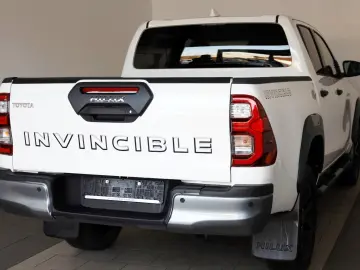 TOYOTA Hilux 2.8 D-4D 4x4 Invincible