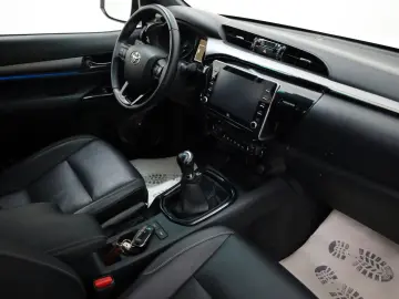 TOYOTA Hilux 2.8 D-4D 4x4 Invincible
