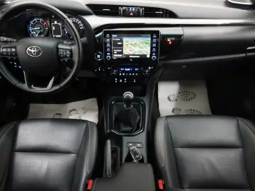 TOYOTA Hilux 2.8 D-4D 4x4 Invincible