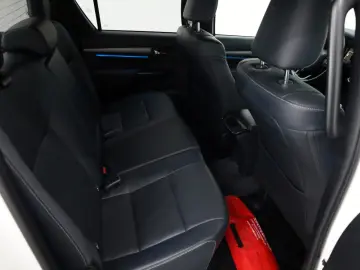 TOYOTA Hilux 2.8 D-4D 4x4 Invincible