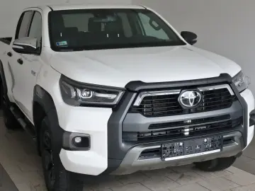 TOYOTA Hilux 2.8 D-4D 4x4 Invincible
