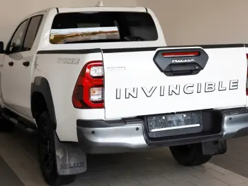 TOYOTA Hilux 2.8 D-4D 4x4 Invincible