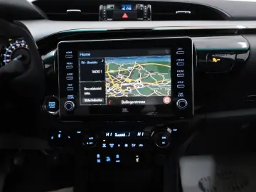 TOYOTA Hilux 2.8 D-4D 4x4 Invincible