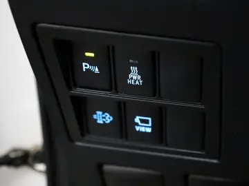 TOYOTA Hilux 2.8 D-4D 4x4 Invincible