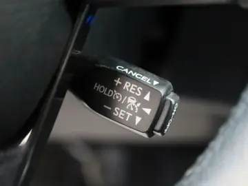 TOYOTA Hilux 2.8 D-4D 4x4 Invincible