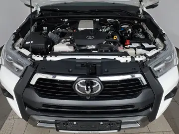 TOYOTA Hilux 2.8 D-4D 4x4 Invincible