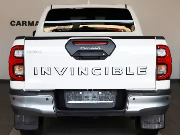 TOYOTA Hilux 2.8 D-4D 4x4 Invincible