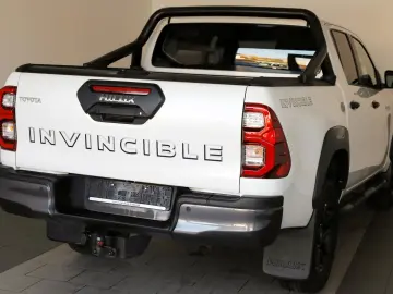 TOYOTA Hilux 2.8 D-4D 4x4 Invincible Sport