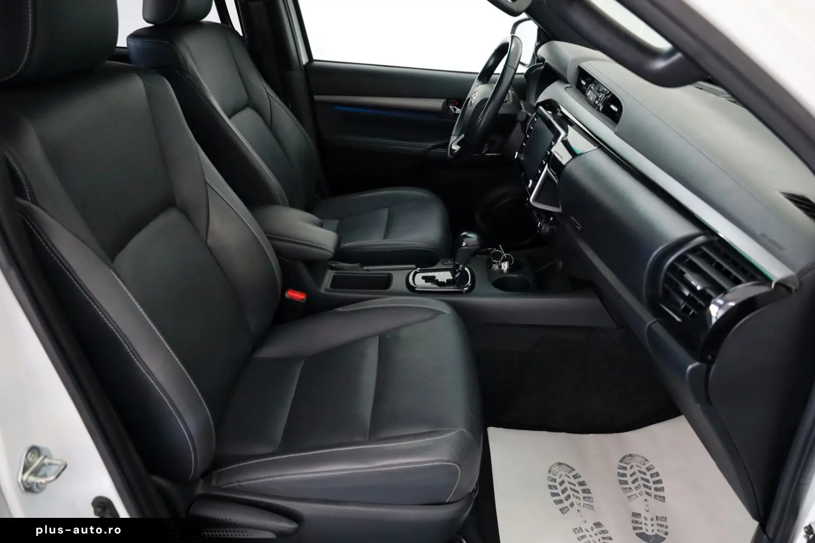 TOYOTA Hilux 2.8 D-4D 4x4 Invincible Sport