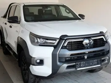 TOYOTA Hilux 2.8 D-4D 4x4 Invincible Sport
