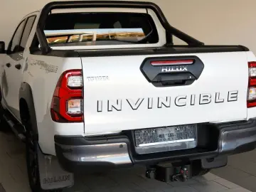 TOYOTA Hilux 2.8 D-4D 4x4 Invincible Sport